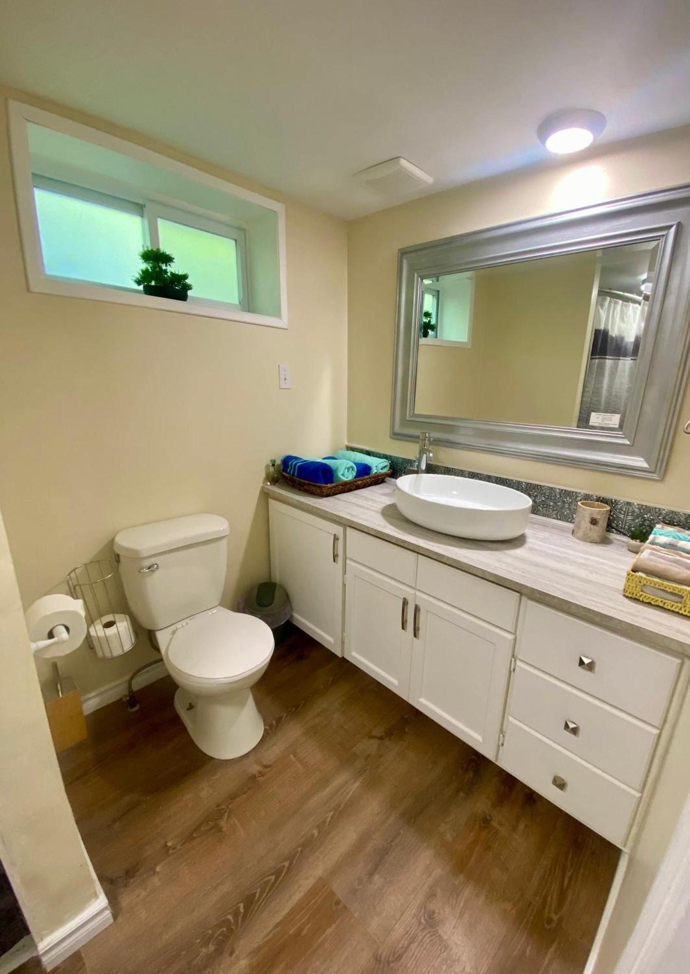 Cobourg Country Home - 10 Minutes From Cobourg Beach! 외부 사진
